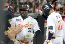 '최강 불펜도 삭제' 한화, '연장서 끝냈다'... SSG에 밀어내기로 7-6 승리 [대전 현장리뷰]