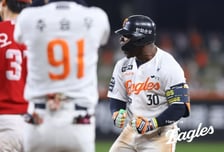 "내가 연습하는 이유는..." 철부지 페라자는 없다, '득점 1위' 복덩이의 야구엔 감동이 있다