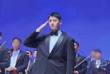 차은우, 탈세 논란 '130억 완납' 후 첫 근황…군악대 행사서 경례