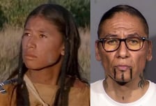 "난 주술사" 접근해 14세 소녀 성폭행…'늑대와 춤을' 배우 종신형