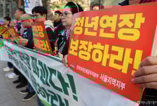 與 만난 민노총 "정년연장 임금개편 노사 '자율교섭'으로 결정해야"