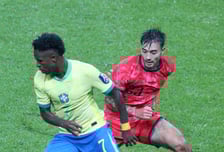 월드컵에서 이러면 韓 큰일 난다, '또 살인태클 퇴장' 카스트로프 리스크