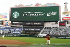 야구장서 스벅 마시고 성수서 순하리를…식음료업계, 5월 대목 총력전