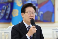 李대통령 "정치에 넓은 시야 필요…공적 입장 가져달라"