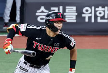 [포토]'땅볼쳐도 전력이다' 천성호
