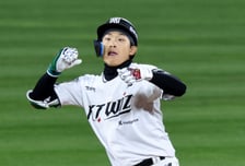 [한번에쓱]'2사 만루 놓칠수 없는 기회지!' 7회말 2타점 동점2루타 유준규