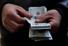 "내 돈이 휴지조각 됐다"...이란 리알화 '사상 최저' 폭락