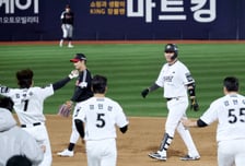 [카메라톡스]'난 쿨한 남자야! 끝내기치고도 안 친 선후처럼' 10회말 1사 만루 2타점 2루타 끝내기 장성우