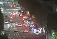 "버스 시동 껐는데 저절로 움직여"...방배역 인근서 신호등 '쾅'