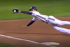 '얼마나 야구가 고팠으면' 복귀 첫날 쐐기포·슈퍼 캐치 3개→삼성 추격에 '찬물' [어제 야구 이 장면]