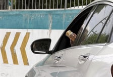 "운전하며 뽀로로 음료를?"...사이드미러 보니 '꼬마 아이' 깜짝