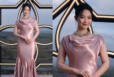 신민아, 몸매 드러난 드레스 자태…14캐럿 목걸이 "화려해"