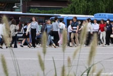 "4일도 쉬는 거지?" 잔뜩 기대했는데...임시공휴일 누가 어떻게 정하나