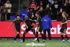 답답할 때마다 빛난 '손흥민 매직'... 벼랑 끝 몰렸던 LAFC 구했다