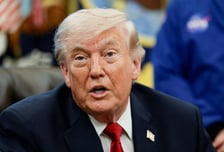 트럼프 "폭격보다 봉쇄가 효과적…이란, 숨 막힌 돼지처럼 질식"