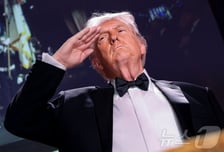 "UFO 자료 공개, 가능한 많이"…트럼프 대통령, 또 기밀 정보 공개 언급
