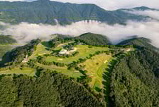 매봉산 정상에서 굿샷…소노펠리체 CC 비발디파크 파크골프장 개장