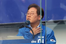 '가덕도 피습현장 물청소' 경찰 관계자 3명, 검찰 송치