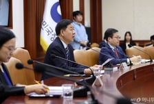 구윤철 "세계경제, 태풍 소강상태…유가연동보조금 2개월 연장"
