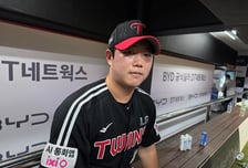 "넌 안 쫄잖아" 박동원 믿음 증명했다! LG 함덕주, '9회말 무사 1·2루→실책→실책' 억까 견디고 1008일 만의 SV [수원 현장]