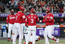 '회장님 오신 날, 류현진 폭격' 무자비한 SSG, 한화에 14-3 대승... 김건우 4연승 질주 [대전 현장리뷰]