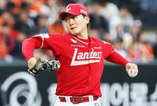 '괴물' 류현진도 잡았다, 간절히 찾던 '포스트 김광현' 등장... SSG 김건우 다승 공동 선두 등극  [대전 현장]