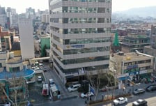 남성에 흉기 휘두르고, 차 뺏어 탄 30대 여성...사고 냈다가 붙잡혀