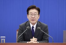 李 대통령 "HMM 부산 이전 합의, 지역 균형 발전 기여 계기 되길"