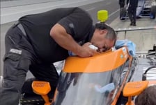 '아찔' F1 시속 370km로 새와 충돌 "피 좀 묻었네" 헬멧 닦았다가... 동물단체 폭발 "공감 능력 제로"