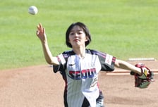 [포토] 정지소 '스위퍼로 결정했어'