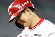 '이럴수가' 홈런왕이 자청해서→'2군 숙소' 들어가다니, 사령탑도 예의주시... 극적 부활 드라마 쓸까