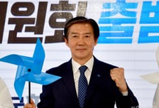 '재보궐 D-30' 조국 "동네·거리 민심 믿고 뚜벅이 걸음 계속할 것"