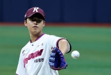 '삼성에 무실점' 박준현, 두산에 혼쭐→3⅔이닝 5실점... 157㎞ 뿌렸지만, 수비 도움도 받지 못했다