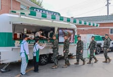 "최전방까지 배달된 시원한 커피 1000잔"...'스:벅차', 강화도 해병대로 출동