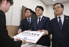 '조작기소 특검'에 공소취소 권한까지 부여?…법조계 "위헌 우려"