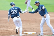 [포토] 한석현, 복수혈전 스리런
