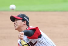 [포토] 김유영 '맞아도 꽂으리'