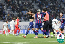 '05년생 하정우 멀티골' 수원FC, 수원 삼성 3-1 격파... '이정효호' 2패째 [수원 현장리뷰]
