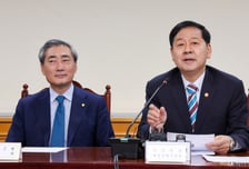 한은 '금리 인상' 전환 시사…인플레, 성장 갉아먹기 전 잡는다?