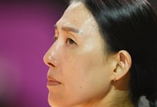 [인터뷰] "100만배 부담, FA선물 달라고 했다" 전주원 신임 우리은행 감독, 위성우 14년 업적 잇는다