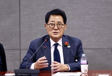 박지원,  정청래 '오빠 논란'에 "내란 세력과 달리, 사과했으니 잘한 것"