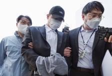 '김창민 감독 상해치사' 피의자 2명, 고개 숙인 채 묵묵부답