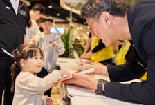 SKT타워가 놀이공원으로…정재헌 CEO, 직원 가족과 소통