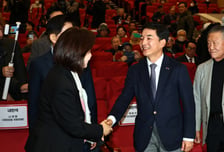 '기호 2번' 달고 돌아온 박민식, 부산 북갑에서 하정우·한동훈과 3파전