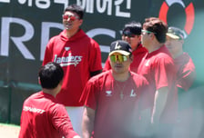 [포토]'후배들 도움 주는게 선배 역활' 노경은