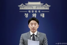 靑 "호르무즈 감식 전문가 급파" 트럼프 작전합류 제안엔 "검토하겠다"