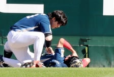 '펜스와 충돌→후두부 바닥에 쾅' NC 최정원, 구급차 실려 나갔는데... "안정 취한 뒤 라커룸 복귀" 최악은 피했다 [인천 현장]