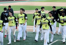 '만루 5번→잔루 21개' 789홈런 트리오가 17타수 3안타... 13번 걸어나가도 이길 수 없었던 SSG [인천 현장]