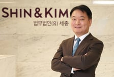 박수홍 형수 '유죄' 증거 잡은 치과의사 출신 변호사...또 판결 뒤집었다