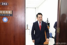 우원식 설득에도...장동혁 "위헌적 행태에 개헌은 모순" 거부